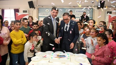 Kartepe’de özel bireylere doğum günü partisi