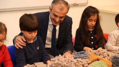 (Özel) Diyarbakır’da nöbet tutan annelere atkı gönderdiler