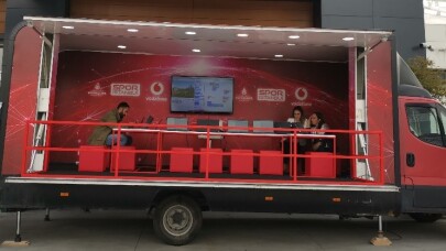 Vodafone Kodlama Minibüsü, 11 Ocak’ta İstanbul turuna çıkıyor