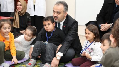 Ana kucağında eğitim başladı