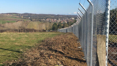 Kandıra Asri Mezarlığı’nın etrafı tel çit ile çevrildi
