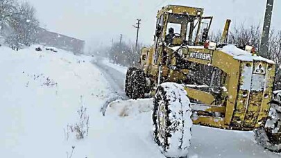 Sakarya'da yol açma çalışmaları devam ediyor
