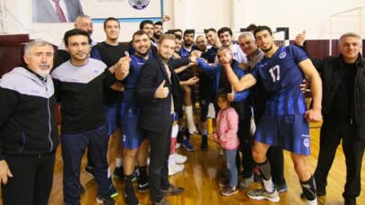 Kocaeli Kağıtspor voleybolda liderliği geri aldı