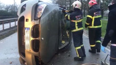 Sıkışan sürücüyü Büyükşehir itfaiyesi kurtardı