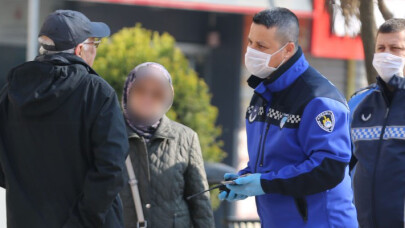 Zabıta sokak sokak gezdi, 65 yaş üstü vatandaşları evlerine yönlendirdi