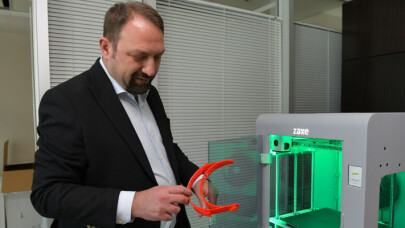 Sağlık çalışanları için 3D yazıcıdan yüz siperliği üretimi