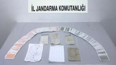 Balıkesir'de kumarhaneye çevrilmiş otel odasına baskın