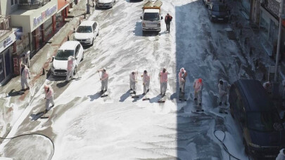 Gölcük’ün dört bir yanı dezenfekte ediliyor