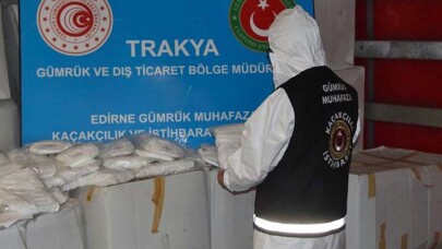 Kapıkule Sınır Kapısı'nda 573 bin 750 adet tıbbi maske ele geçirildi