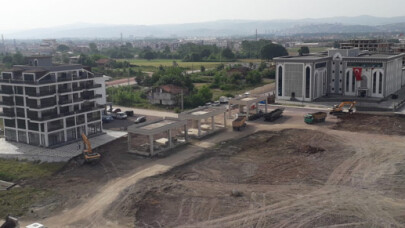 Kartepe Kent Meydanı kafeteryalarının çelik montajına başlandı