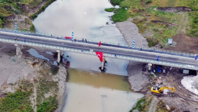 Mustafakemalpaşa'nın iki yakası köprüyle bağlandı