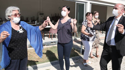 Huzurevinde bayram neşesi