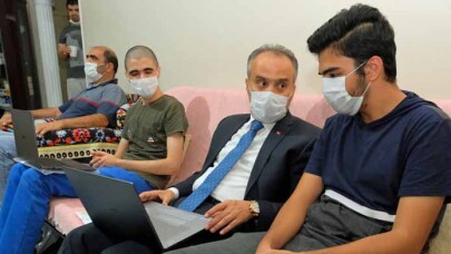 Bursa'da tablet'ten sonra şimdi de laptop dağıtımına başlandı