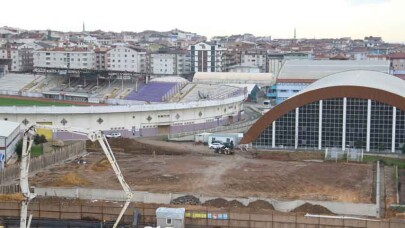 Gebze’nin yeni futbol sahasında yoğun çalışma