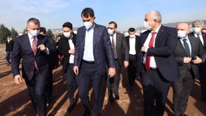 Bakan Kurum Gebze Millet Bahçesi’nde incelemelerde bulundu