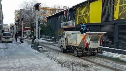 Adapazarı Belediyesi’nden yoğun kar mesaisi