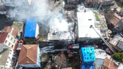 Ayvansaray'da çatı yangını meydana geldi