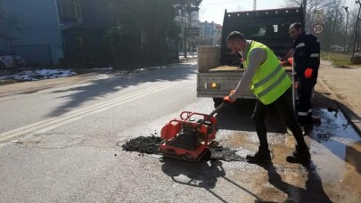 Bozulan, aşınan yollara hızlı müdahale