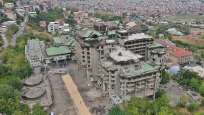 Çekirge Teras yıkımlarla şekilleniyor