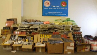 Kapıkule'de son bir haftada 63 kilogram esrar, 736 bin uyuşturucu hap ve kaçak ticari eşya ele geçirildi