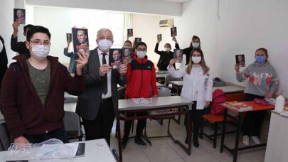 Başkan Deveciler’den Gençlere Hediye Nutuk Kitabı