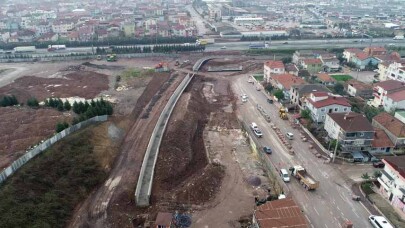 Körfez’de otoyol geçiş köprüsü yapımı devam ediyor