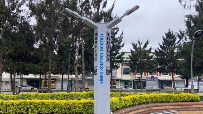 Sakarya’da Park ve meydanlara sinek kontrol noktaları yerleştirildi