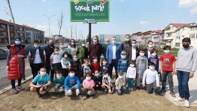 Adapazarı’nda Çocuk Parklarına Meyve Fidanı Dikiliyor