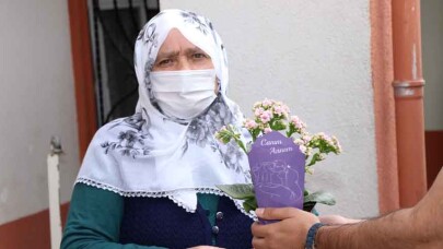 Annelerini unutmayan evlatlar, mesafelerin sevgiye engel olmadığını gösterdi