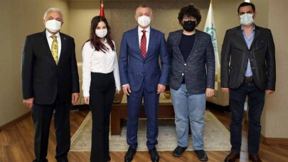 Başkan Büyükakın şampiyon öğrencileri ağırladı