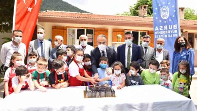 Köy okulunda bayram havası