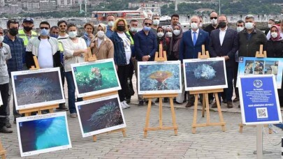 Bursa'da dalgıçlar denizi, çevreciler sahili temizledi