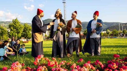 Açık havada Yunus Emre performansı