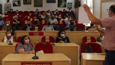 Burhaniye'de hediyelik gece pazarı için kura çekimleri yapıldı