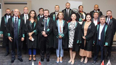 Sakarya Barosu’nun yeni başkanı ve yeni yönetimi mazbatasını aldı