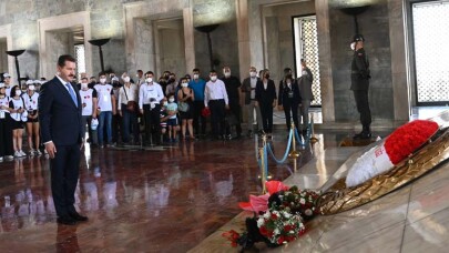 Başkan Yılmaz, gençlerle Anıtkabir’de