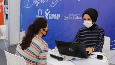 Esenler Belediyesi gençlere tercihlerini yapmaları noktasında rehberlik ediyor