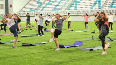 Nilüfer Belediyesi’nden isteyenlere tabata eğitimi