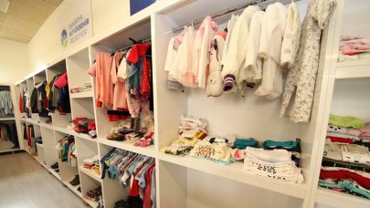Büyükşehir Belediyesi 7 bin 200 adet kıyafeti vatandaşlarla buluşturdu