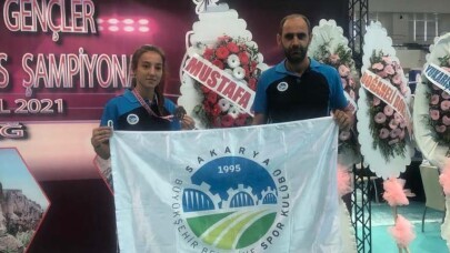 Sakarya Büyükşehirli sporcular Elazığ’da madalyaları topladı