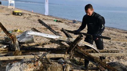 Balıkesir'de denizden 10 ton demir parçası ile beton bariyer çıkarıldı