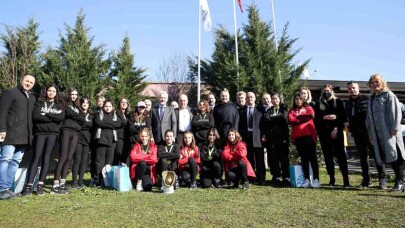 Softbol Takımı kupa sevincini Başkan Erdem ile paylaştı