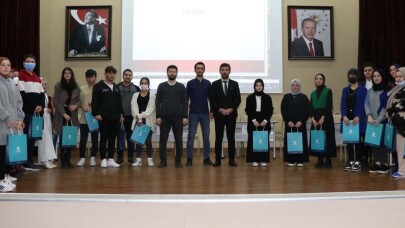 Kocaeli'nde gençler bilgileriyle yarıştı