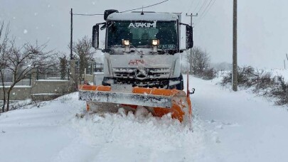 A Takımı küreme ve tuzlama çalışmalarına destek veriyor