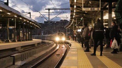 Marmaray bir günde 580 bin 560 yolcu taşıyarak rekorunu tazeledi