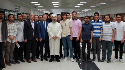 Diyanet İşleri Başkanı Prof. Dr. Ali Erbaş’tan Öğrencilere Ders Niteliğinde Hutbe