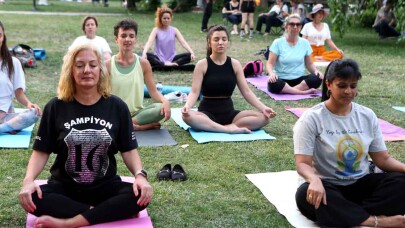 Yoga tutkunları Nilüfer’de buluştu