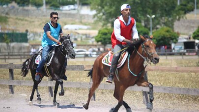 Rahvan At Yarışları Değirmendere koşusu nefesleri kesti