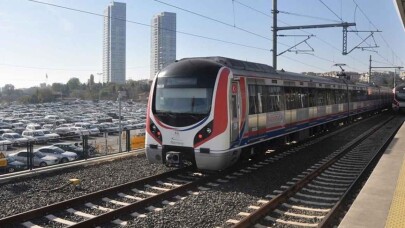 Marmaray’da hafta sonu seferleri 01.30’a kadar uzatıldı