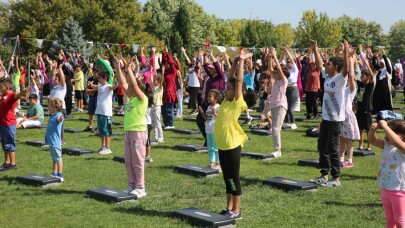 Sekapark’ta yüzlerce kişi spor egzersizi yaptı